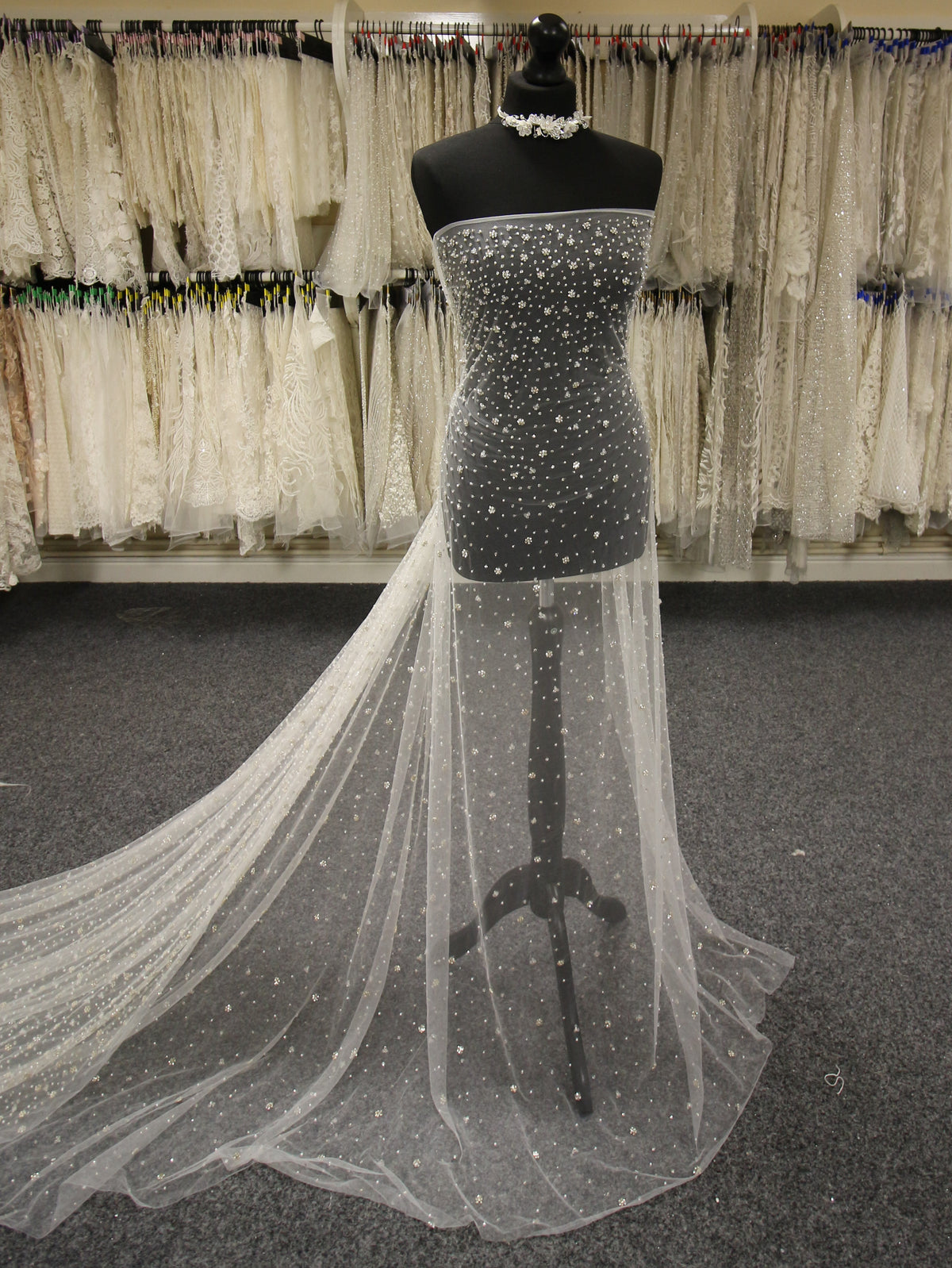 Elfenbeinfarbene Perlenspitze – Sarika