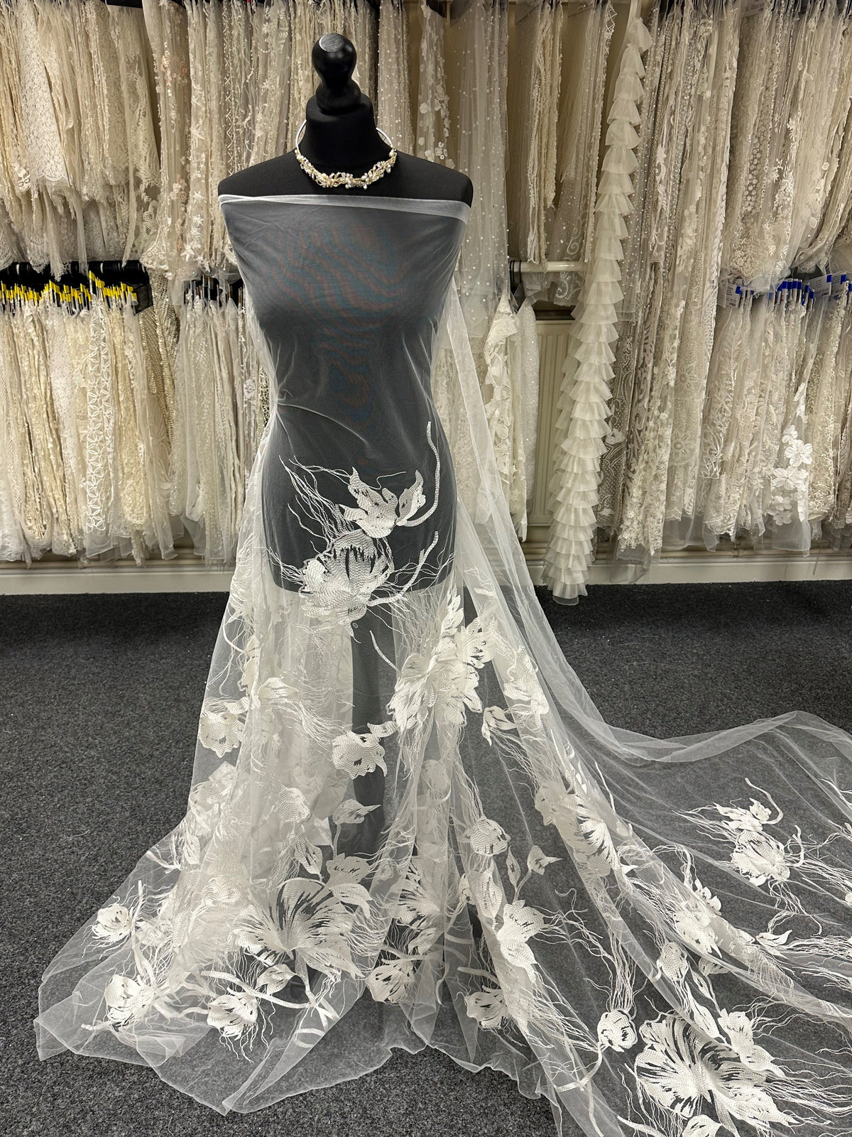 Elfenbeinbestickte Brautspitze – Josie