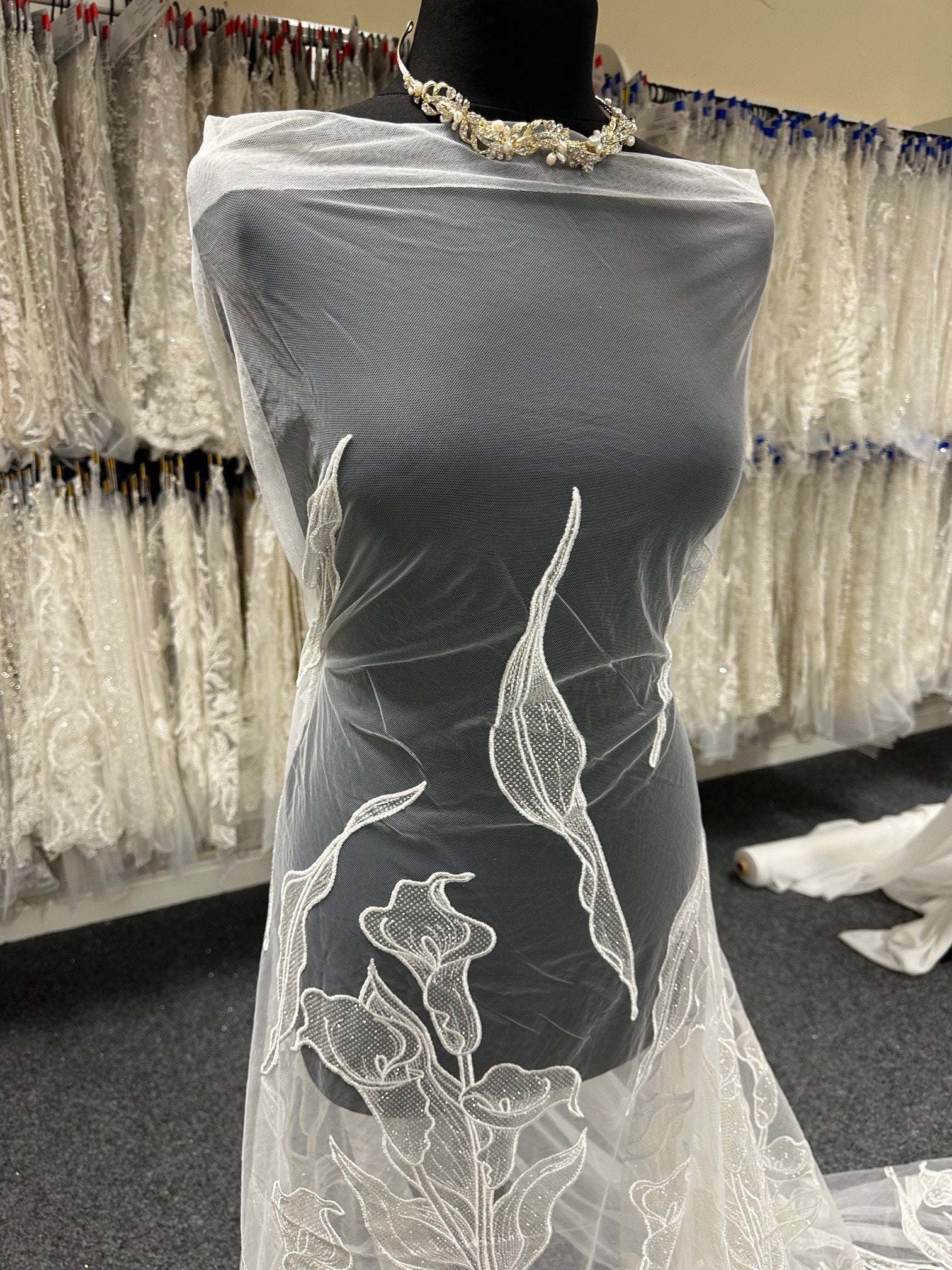 Elfenbeinfarbene bestickte Glitzerspitze – Ariadne