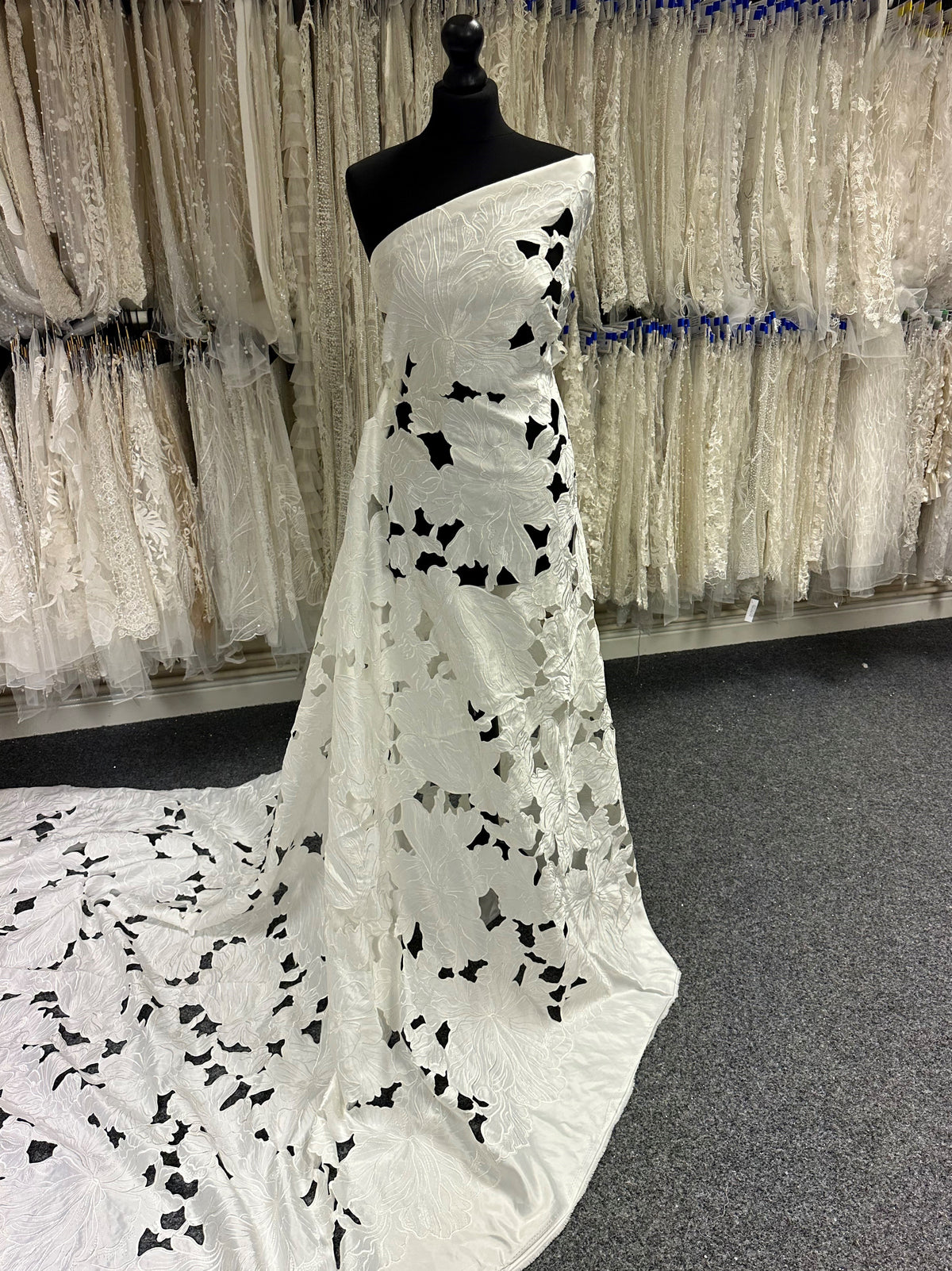 Elfenbeinfarbener Satin mit Laserschnitt - Ellis