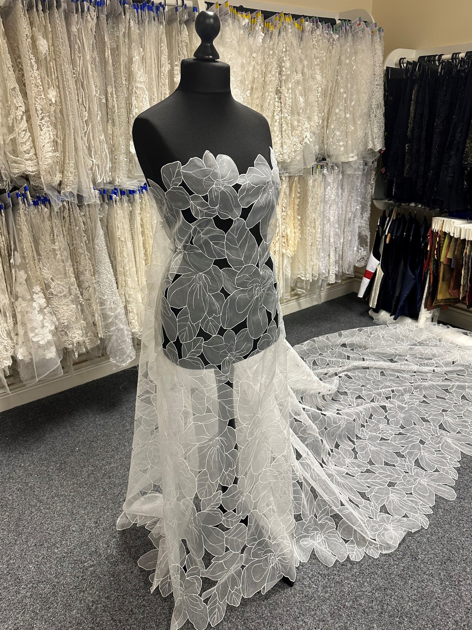 Elfenbeinfarbene Organza-Spitze – Jerza