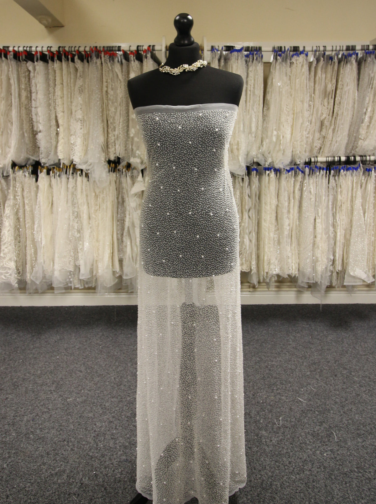 Elfenbeinfarbene Perlenspitze – Paulina