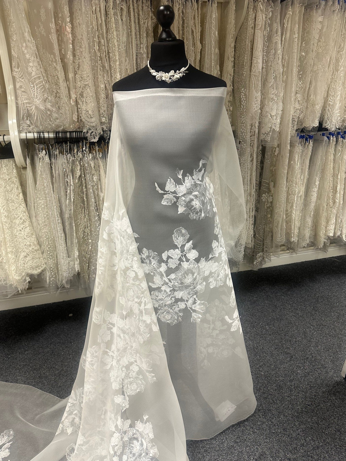 Elfenbeinbedruckter Garza aus Seide – Lavanda