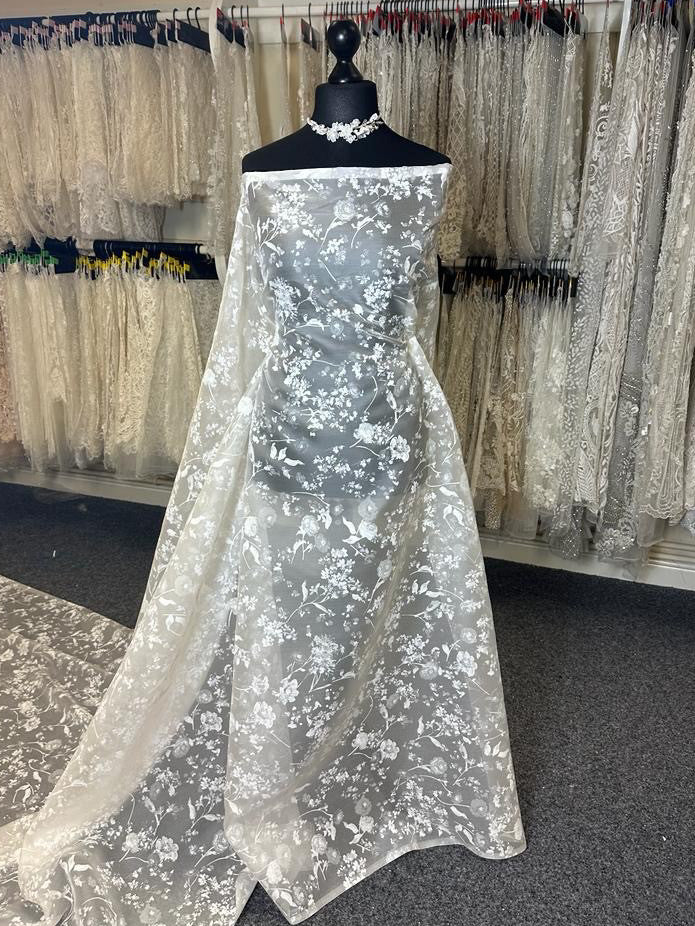 Elfenbeinfarbene bedruckte Seide – Leonardo