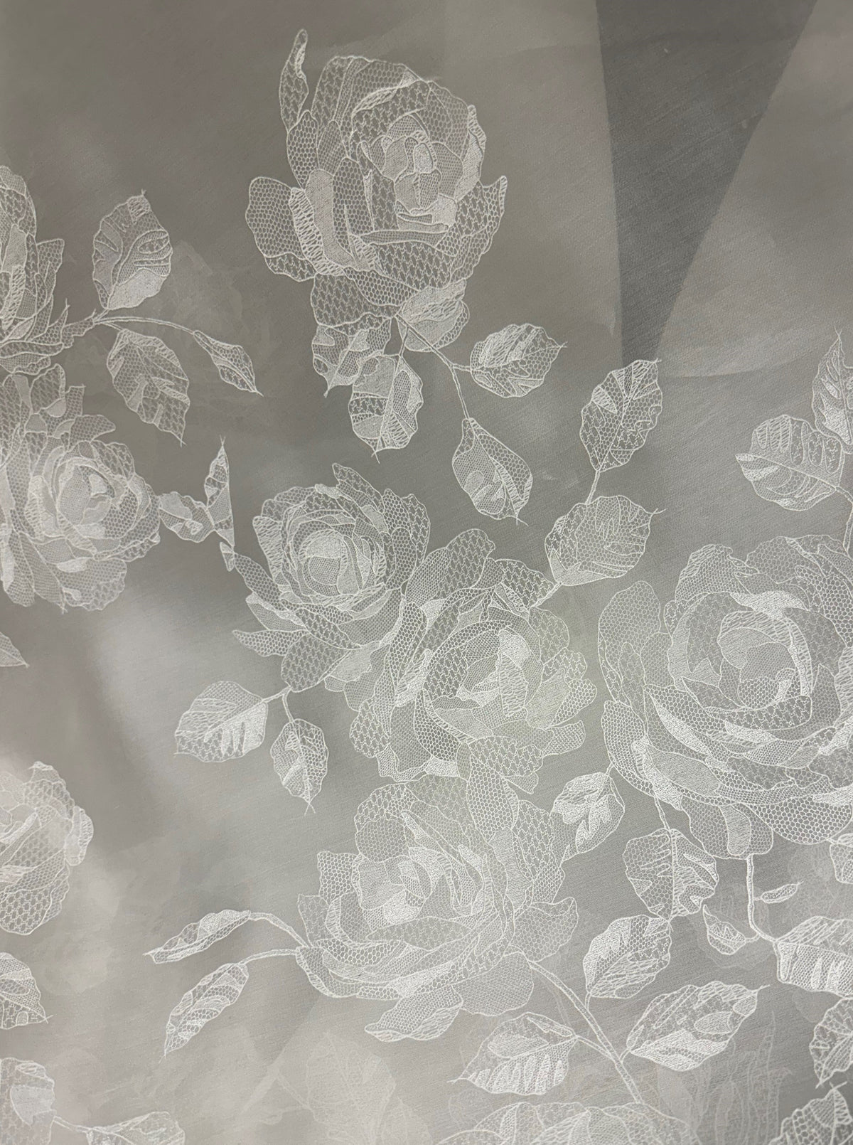 Elfenbeinfarbener, bedruckter Organza-Satin – Lorenzo