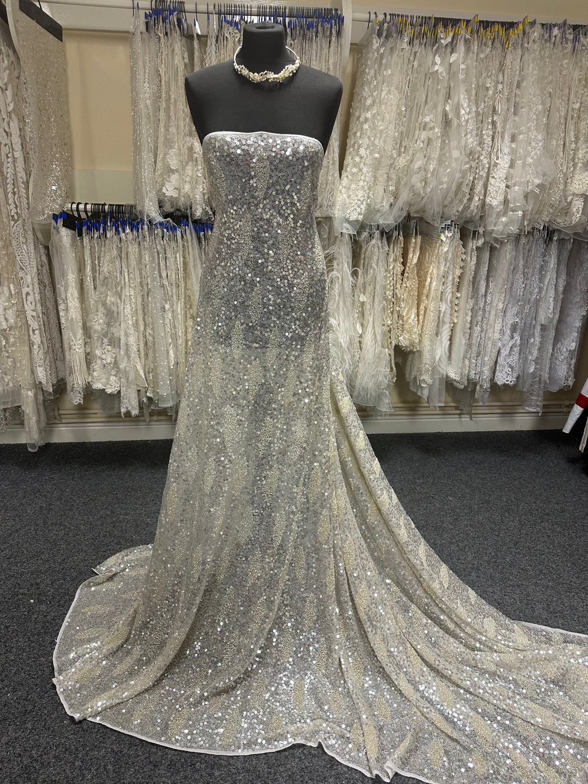 Elfenbeinfarbene Paillettenspitze – Zaheera