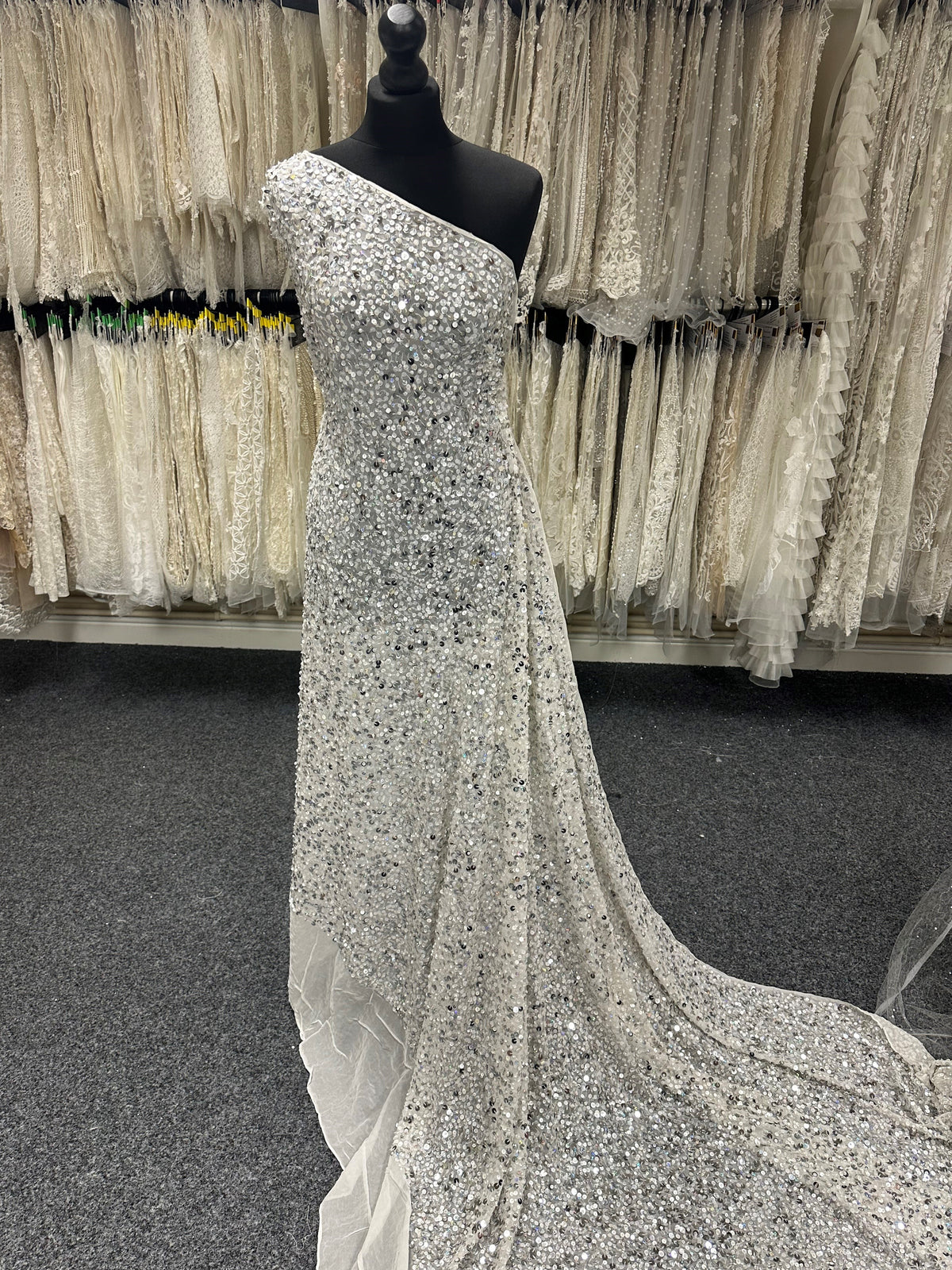 Mit Pailletten verzierter Georgette – Stars