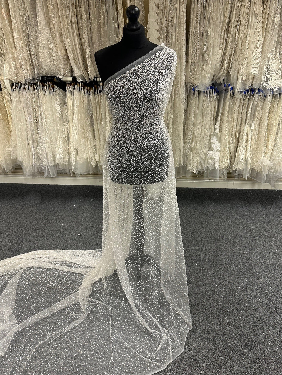 Elfenbeinfarbene Pailletten-Brautspitze – Ruah