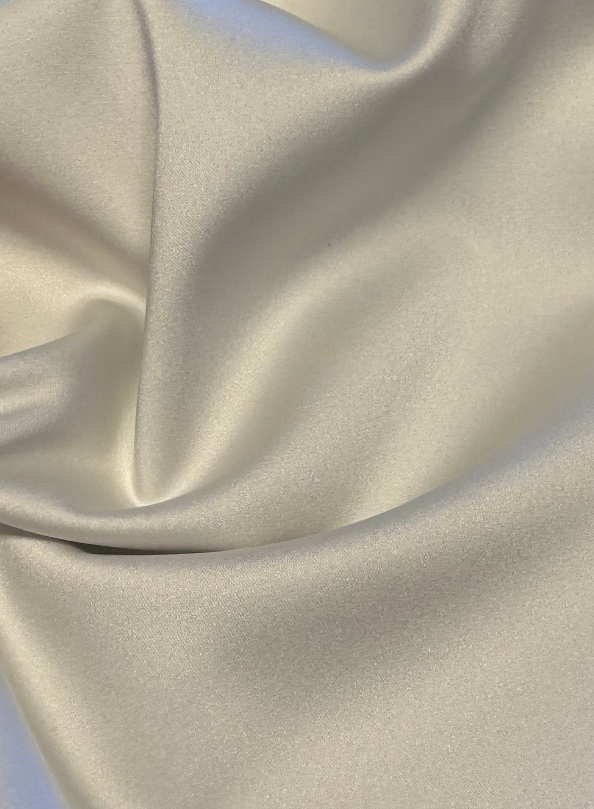 Elfenbeinfarbener Polyester-Stretch-Satin – Estonia