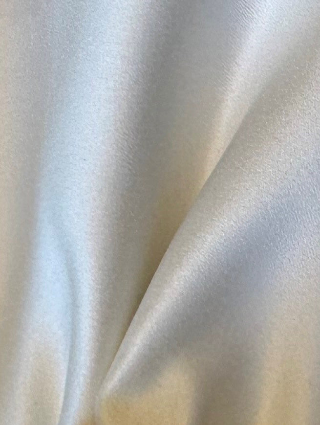 Elfenbeinfarbener Polyestersatin – Mystique