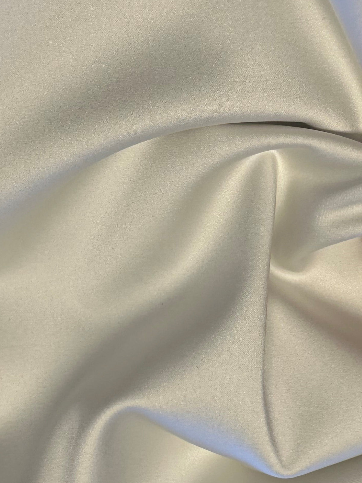 Elfenbeinfarbener Polyester-Stretch-Satin – Estonia
