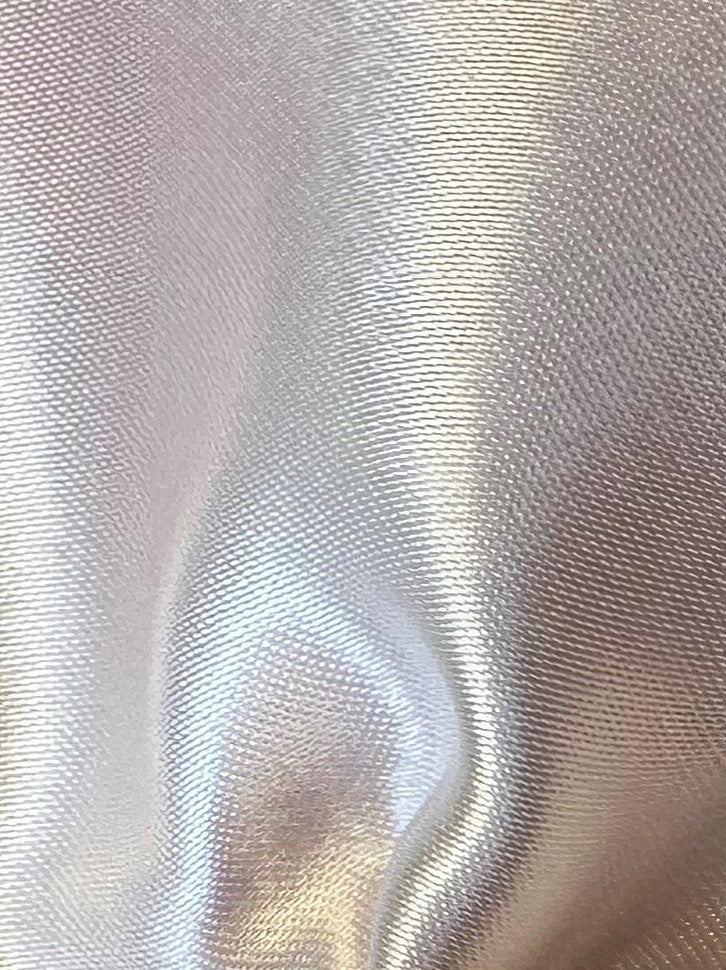 Elfenbeinfarbener Polyestersatin - Familie