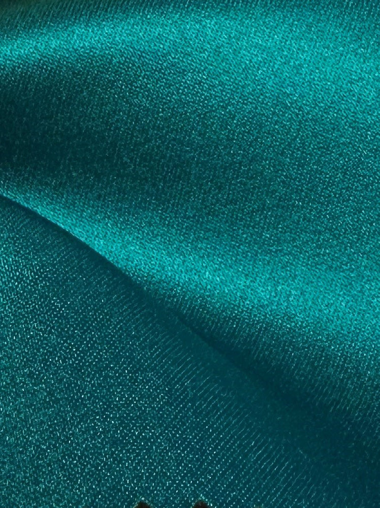 Jadegrüner Polyestersatin – Classique