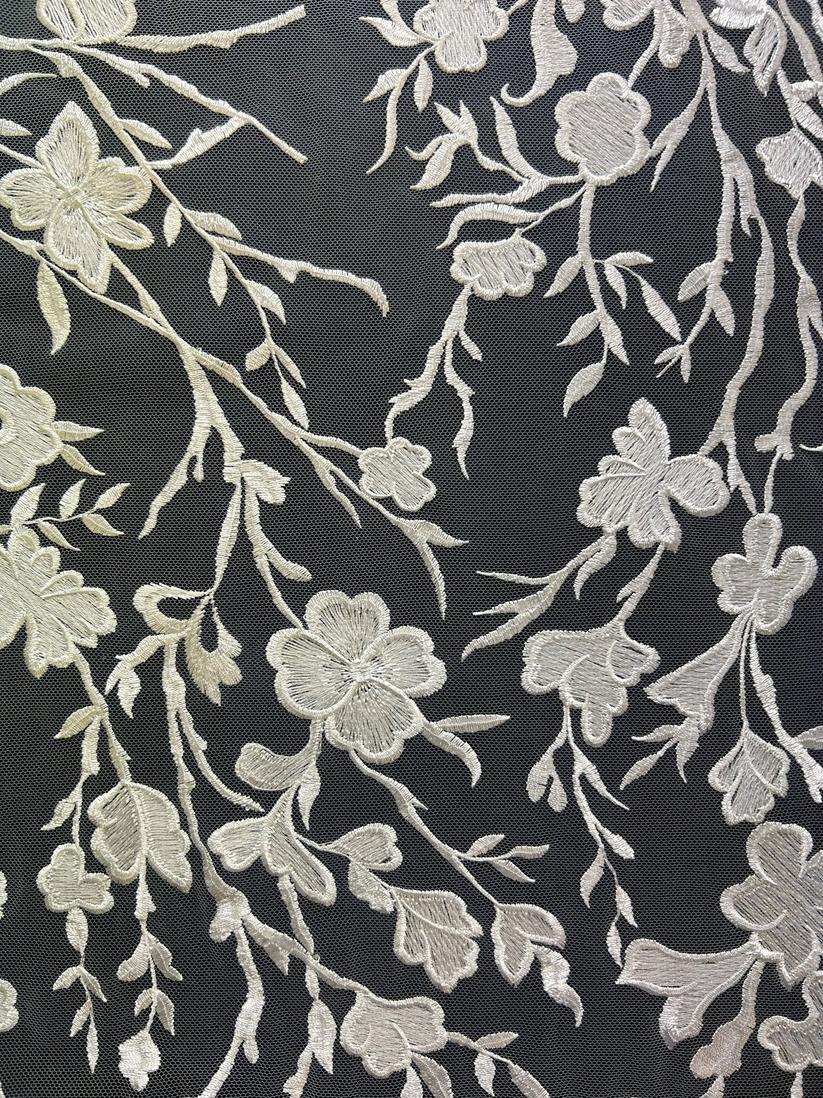 Elfenbeinfarbene bestickte Spitze – Janine