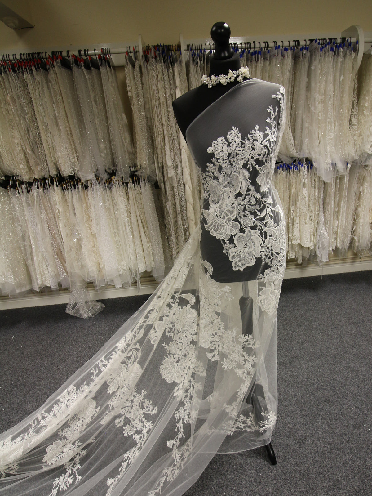 Elfenbeinfarbene Blumenspitze - Josephine