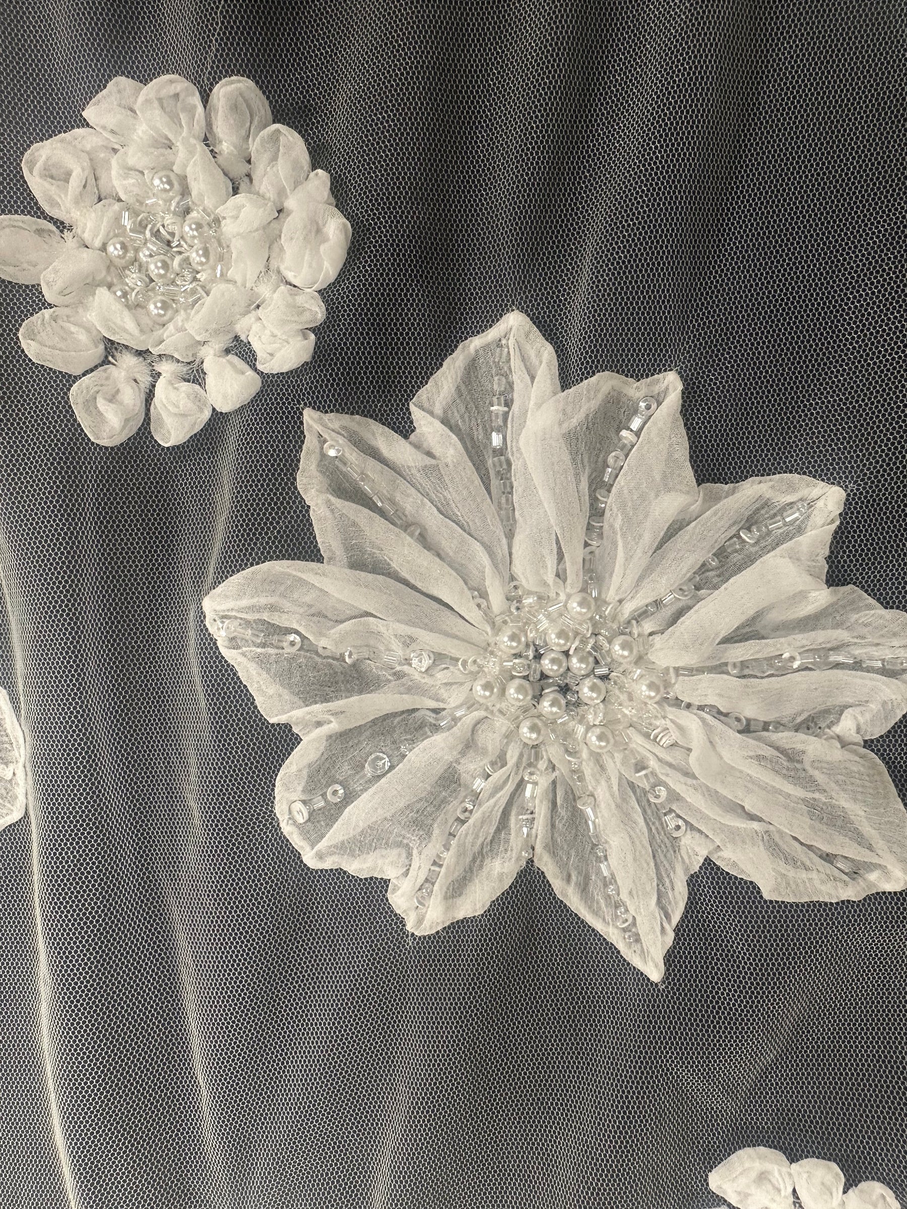 Elfenbeinfarbene Blumenspitze - Jude