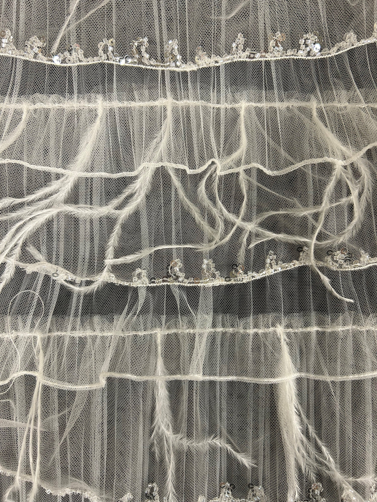 Elfenbeinfarbene, plissierte Federspitze – Jules