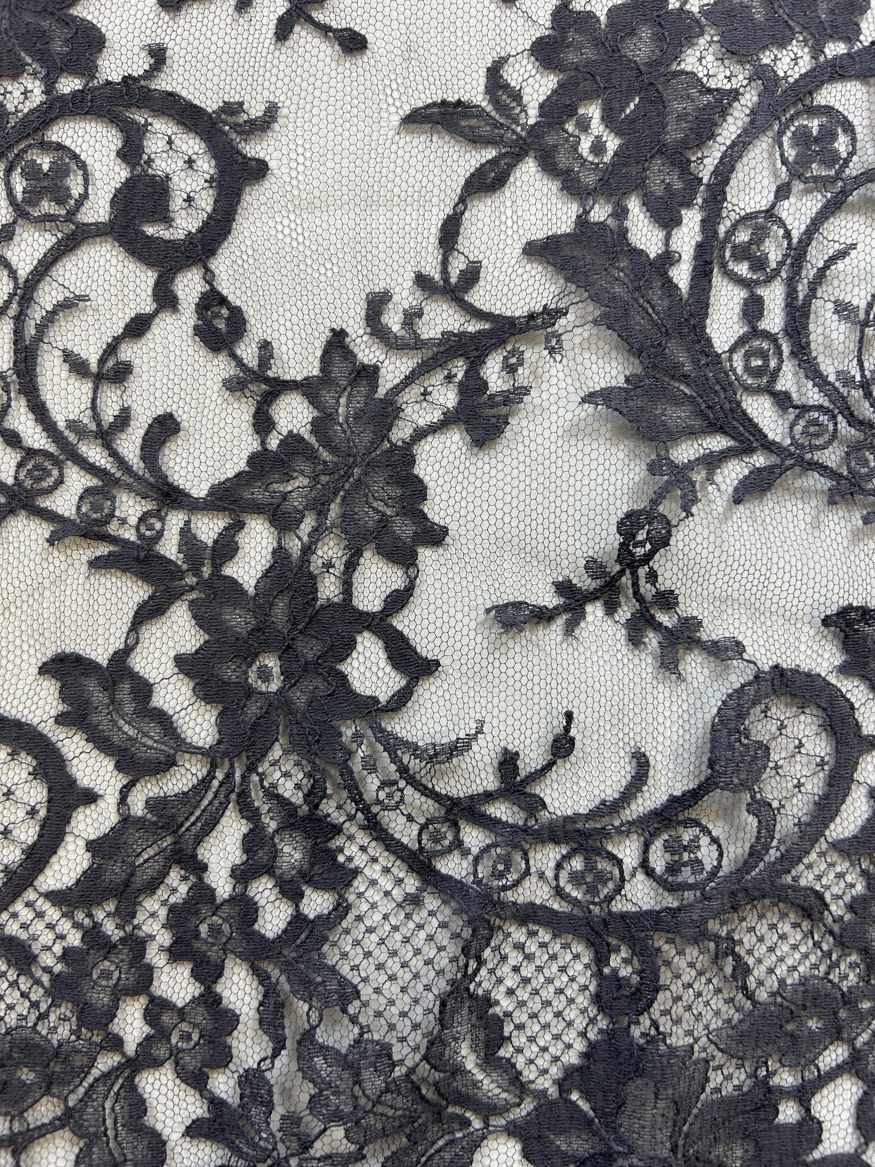 Graue Chantilly-Spitze – Kate