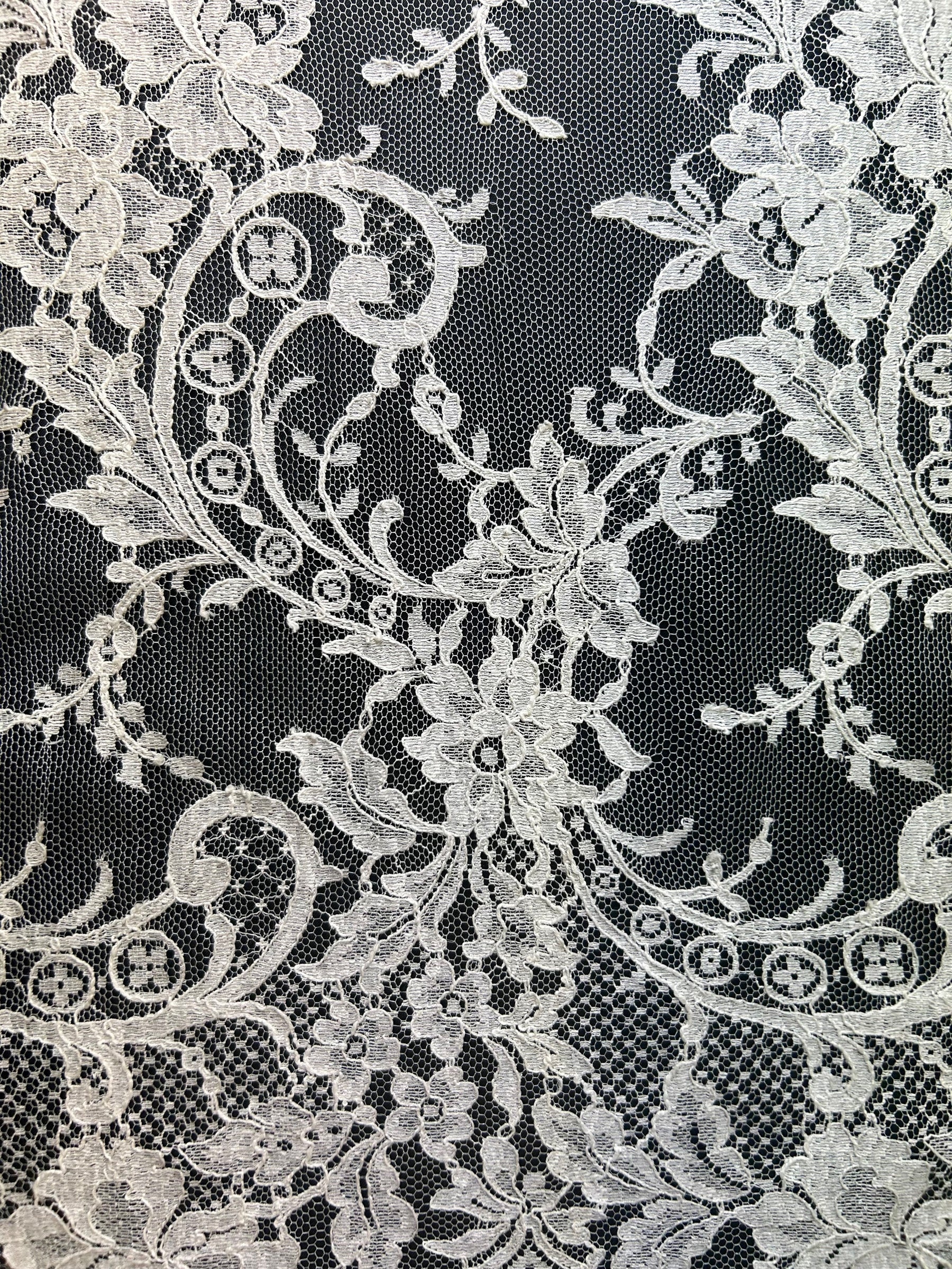 Elfenbeinfarbene Chantilly-Spitze – Kate
