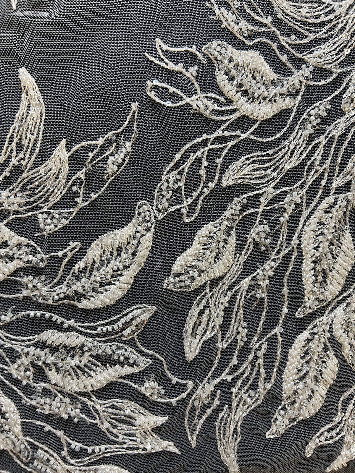 Elfenbeinfarbene Perlenstickereispitze – Leonella