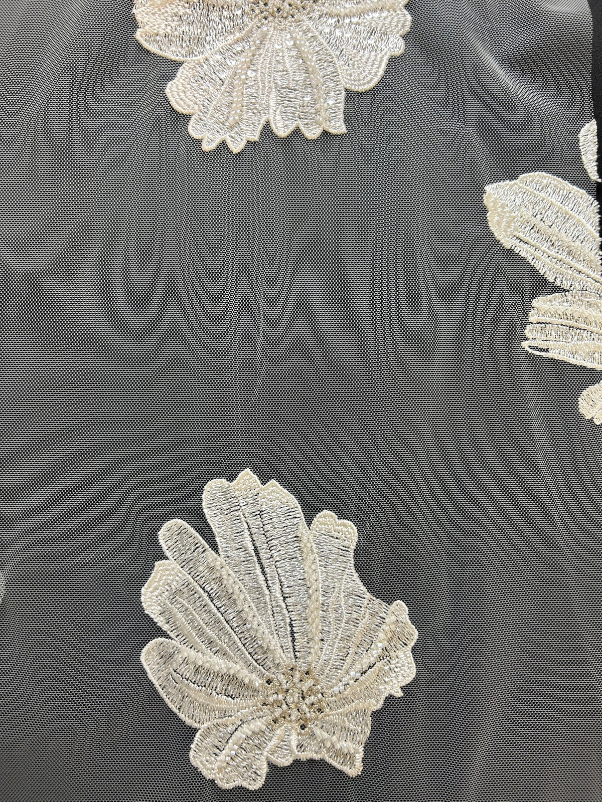 Elfenbeinfarbene bestickte Spitze – Liezel