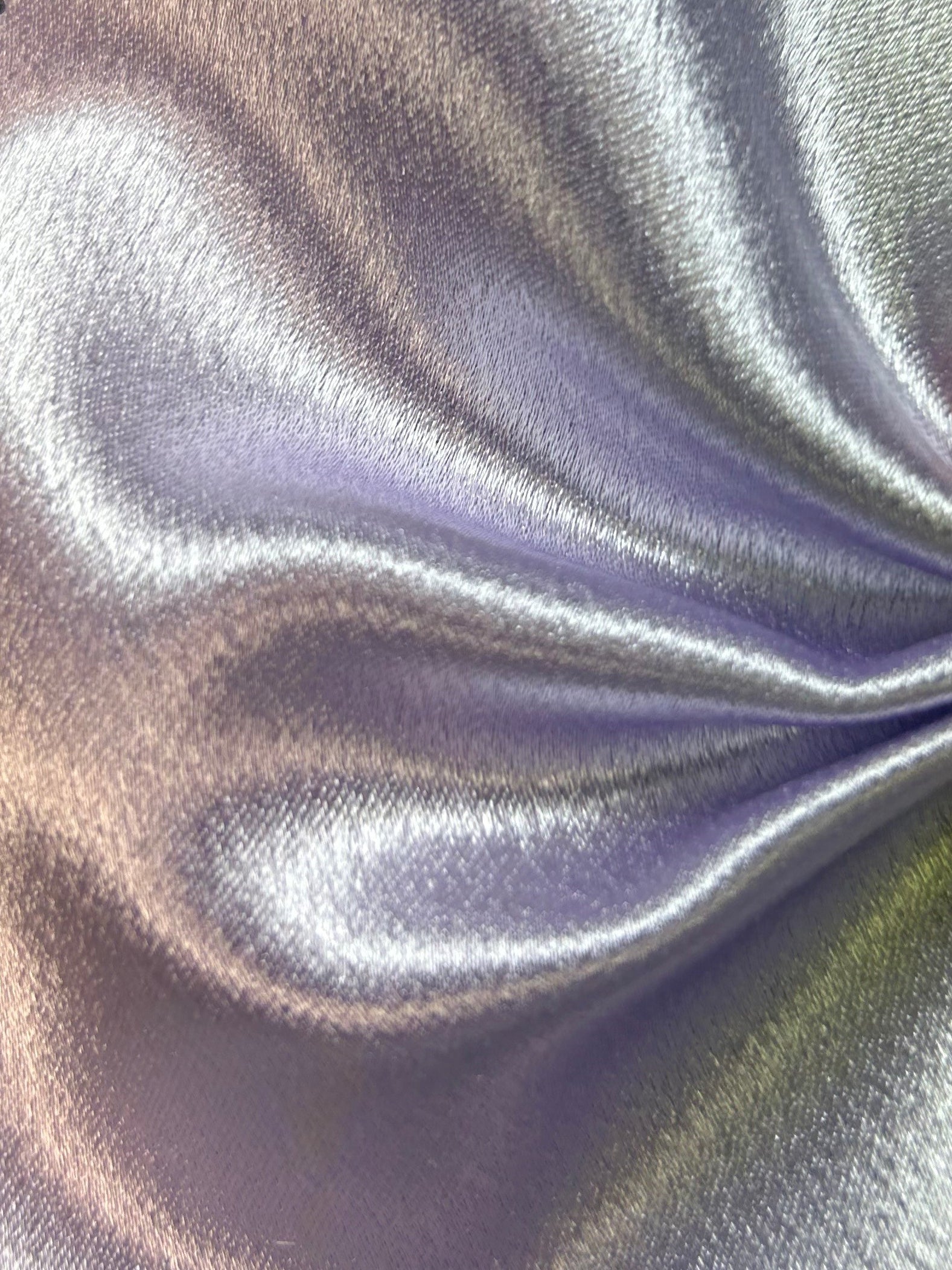 Fliederfarbener Polyester-Krepp-Rückensatin – Desire