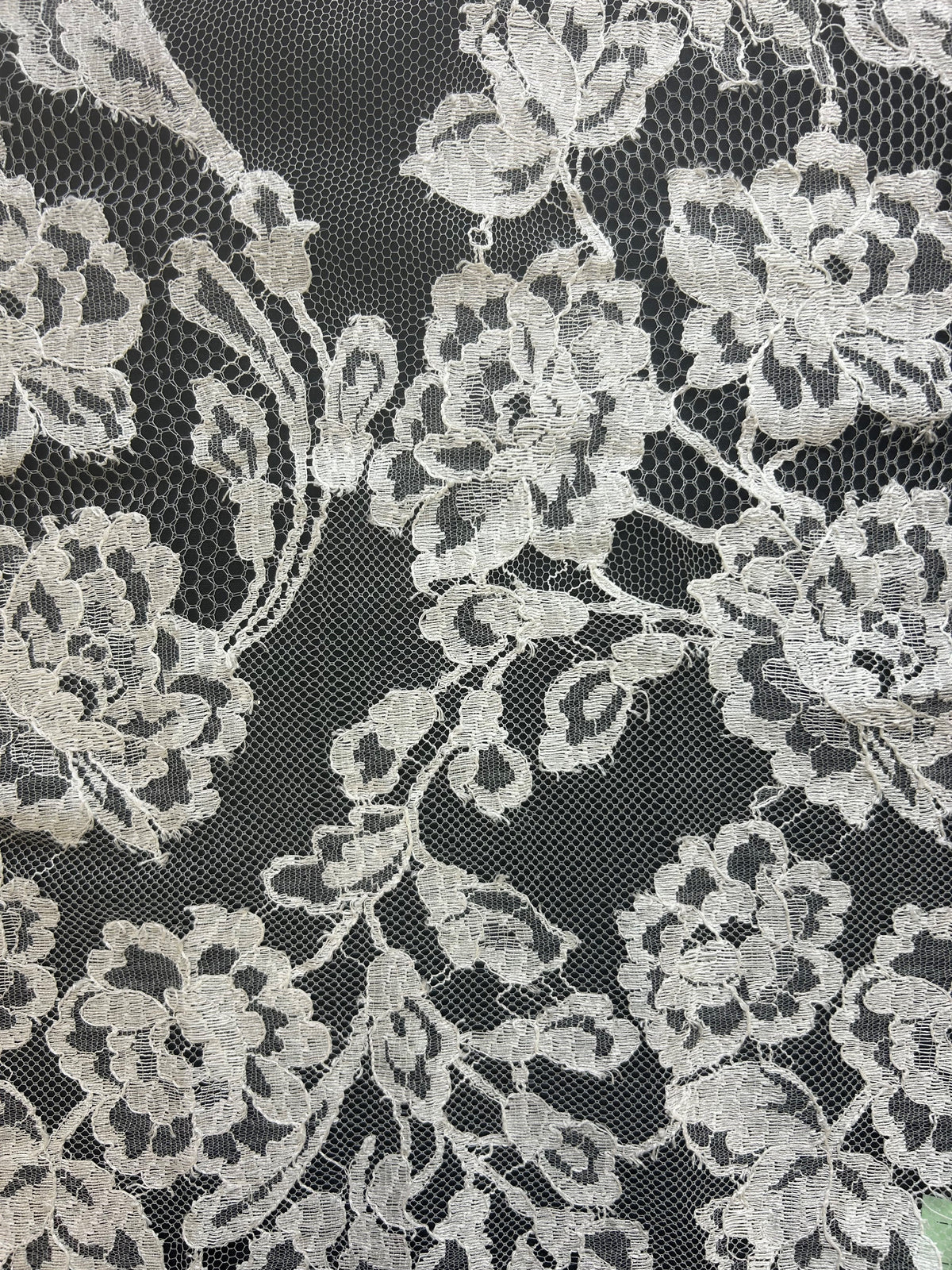 Elfenbeinfarbene Chantilly-Spitze – Lizette