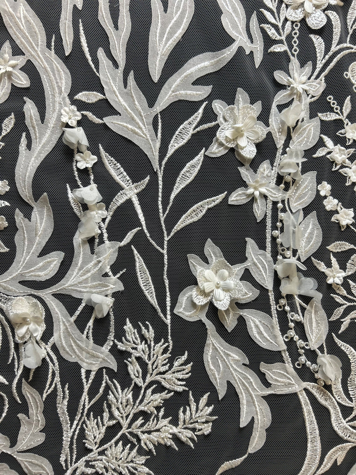 Elfenbeinfarbene bestickte Spitze – Luciana