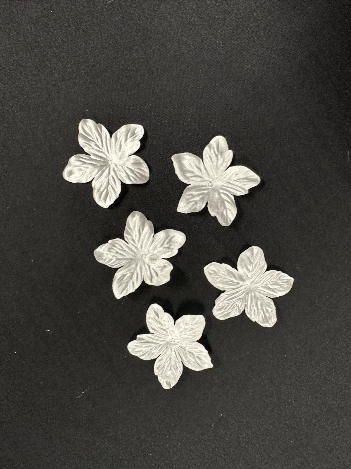 Elfenbeinfarbene Eco-Satinblumen - MM0038 (Beutel mit 144 Stück)