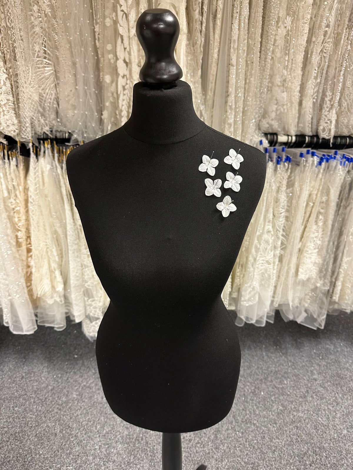 Elfenbeinfarbene 4-Blütenblätter - MM005 (Beutel mit 144 Stück)