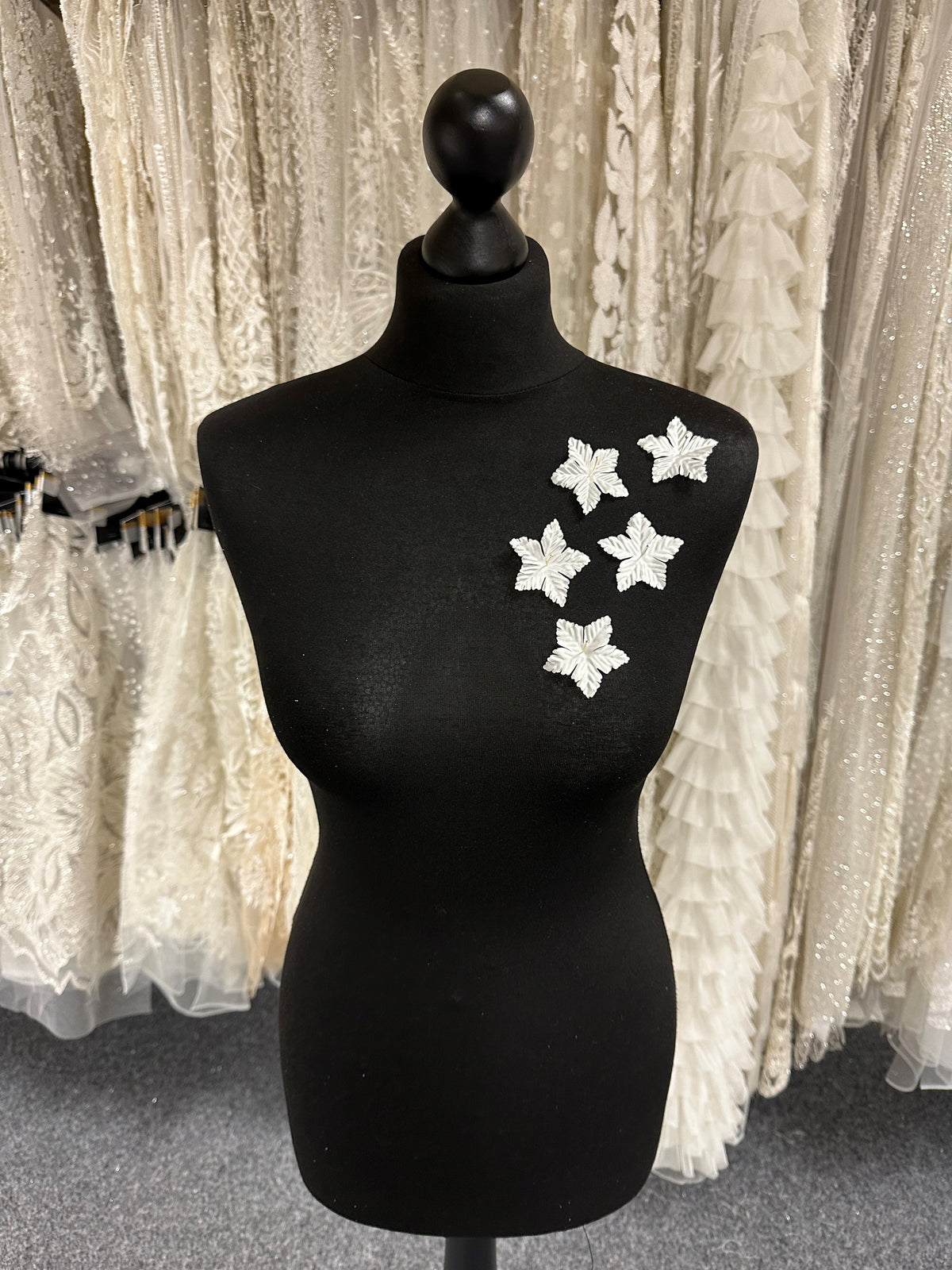 Blass-Elfenbeinfarbene Öko-Blumen mit 5 Blütenblättern - MM0031 (Beutel mit 144 Stück)