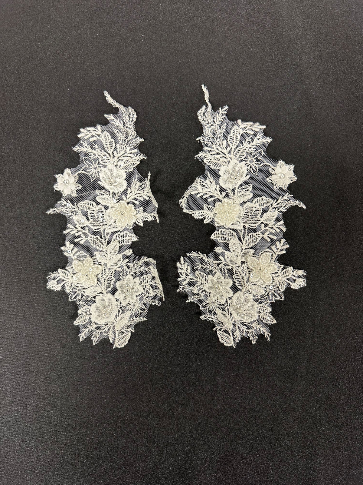 Elfenbeinfarbene Perlenspitzenapplikationen - MT4014