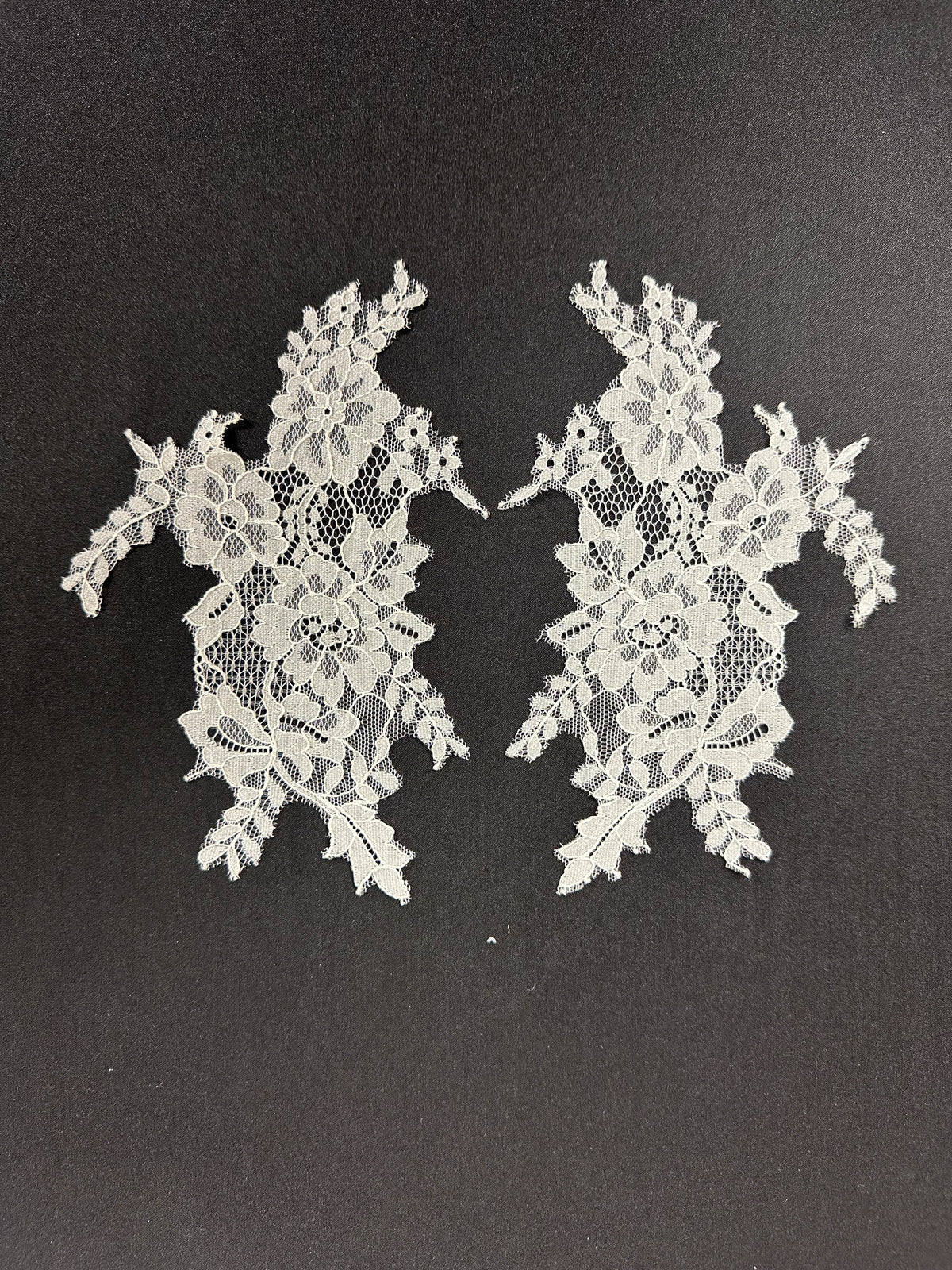 Elfenbeinfarbene florale Spitzenapplikationen – MT8003