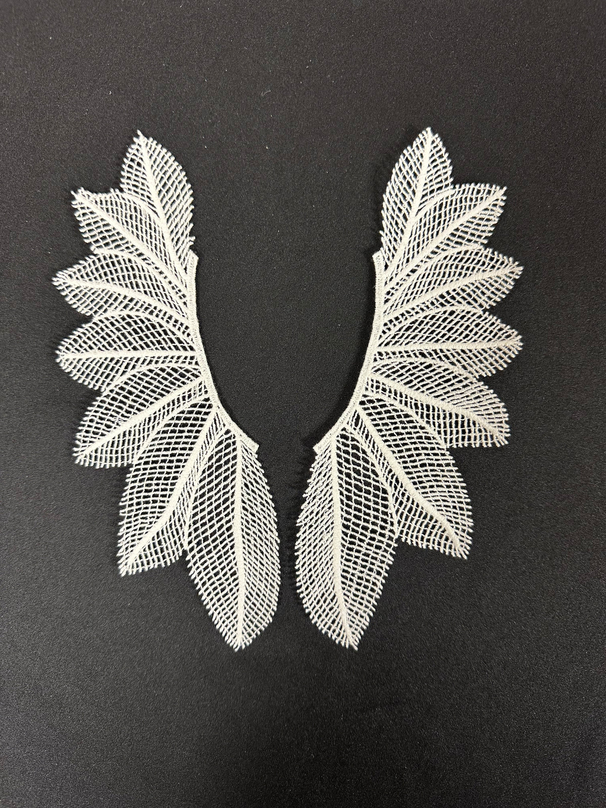 Elfenbeinfarbene bestickte Applikationen – Icharus