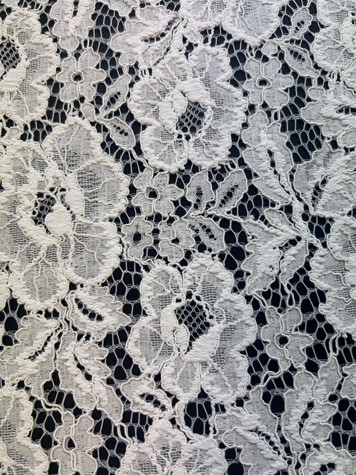 Elfenbeinfarbene, schnurgebundene Raschelspitze – Maggie