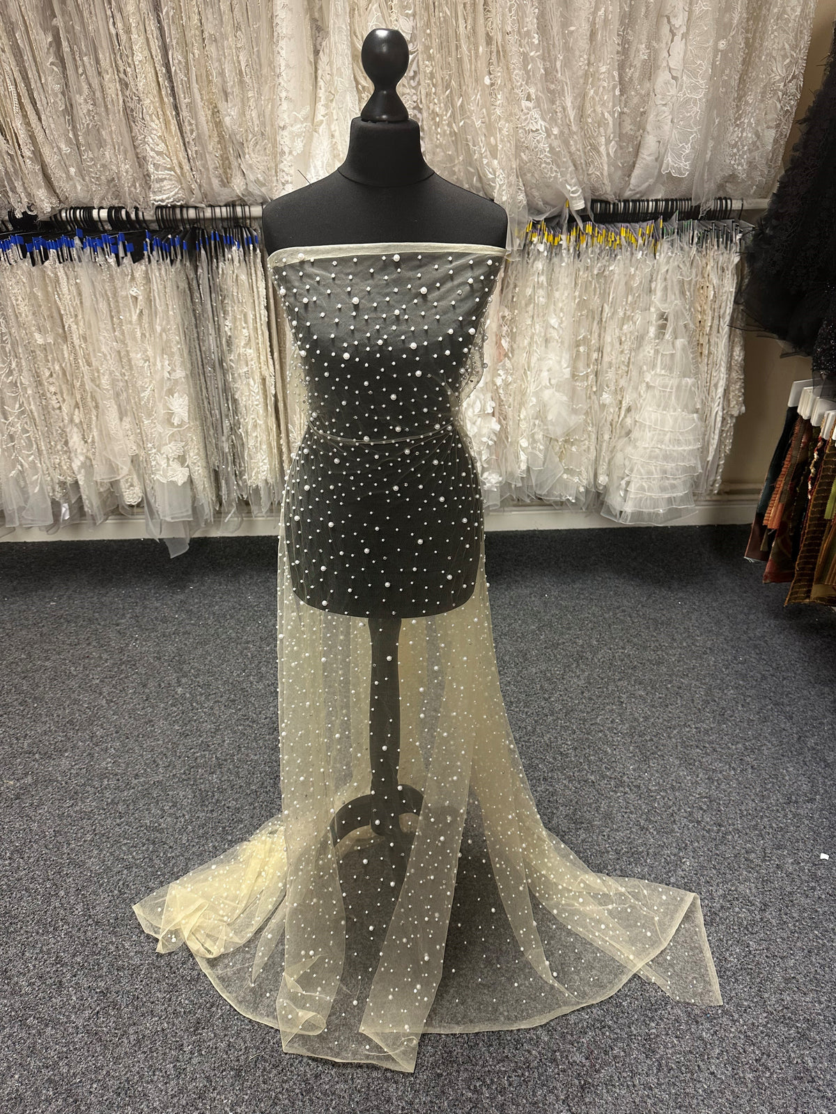 Champagnerfarbener Perlentüll - Maki