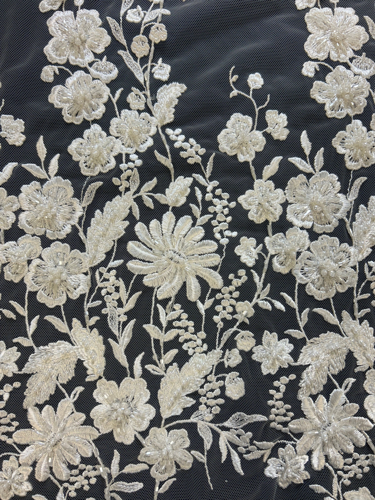 Elfenbeinfarbene Perlenspitze – Mariella