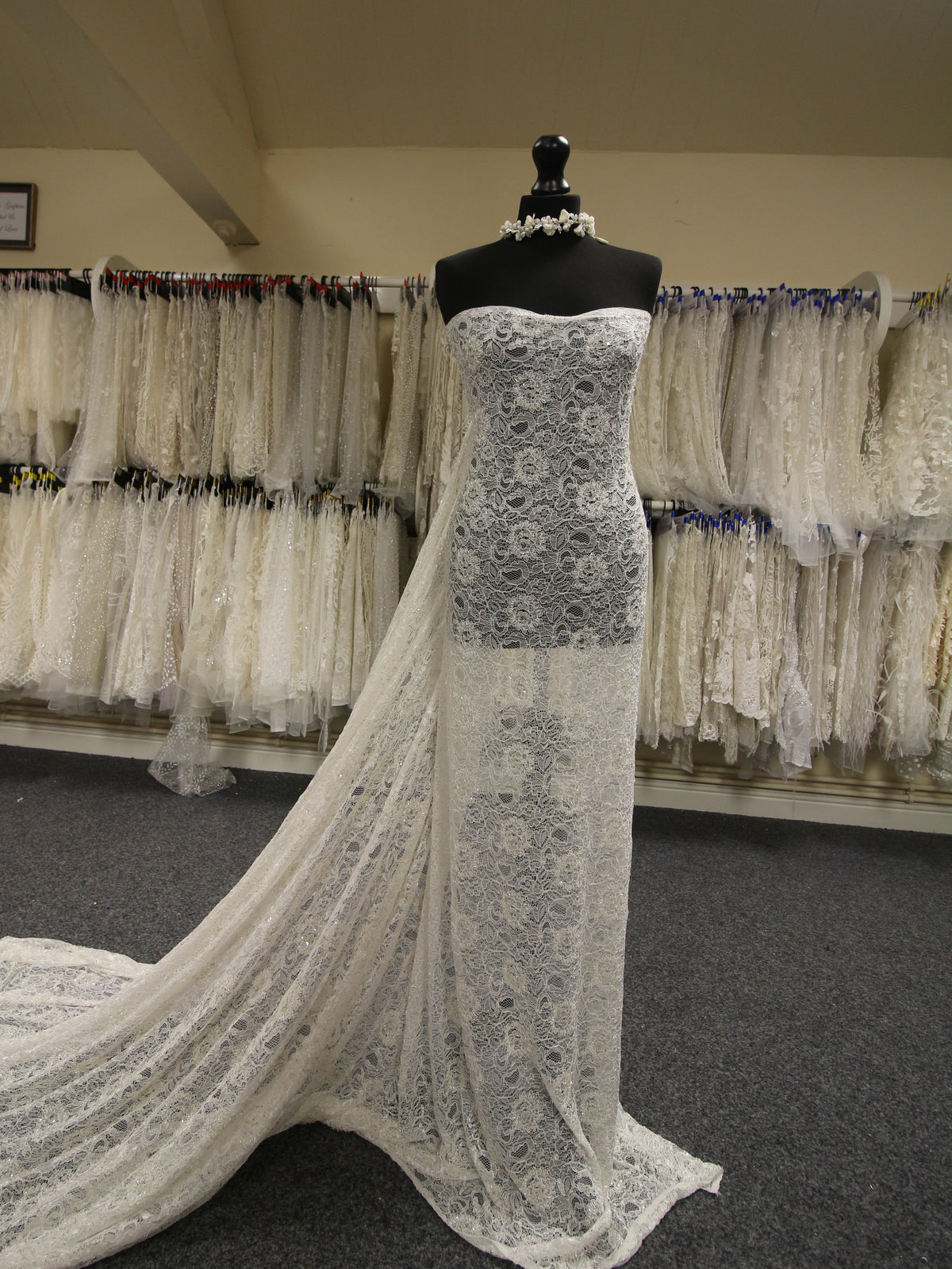 Elfenbeinfarbene Perlenspitze – Matilda