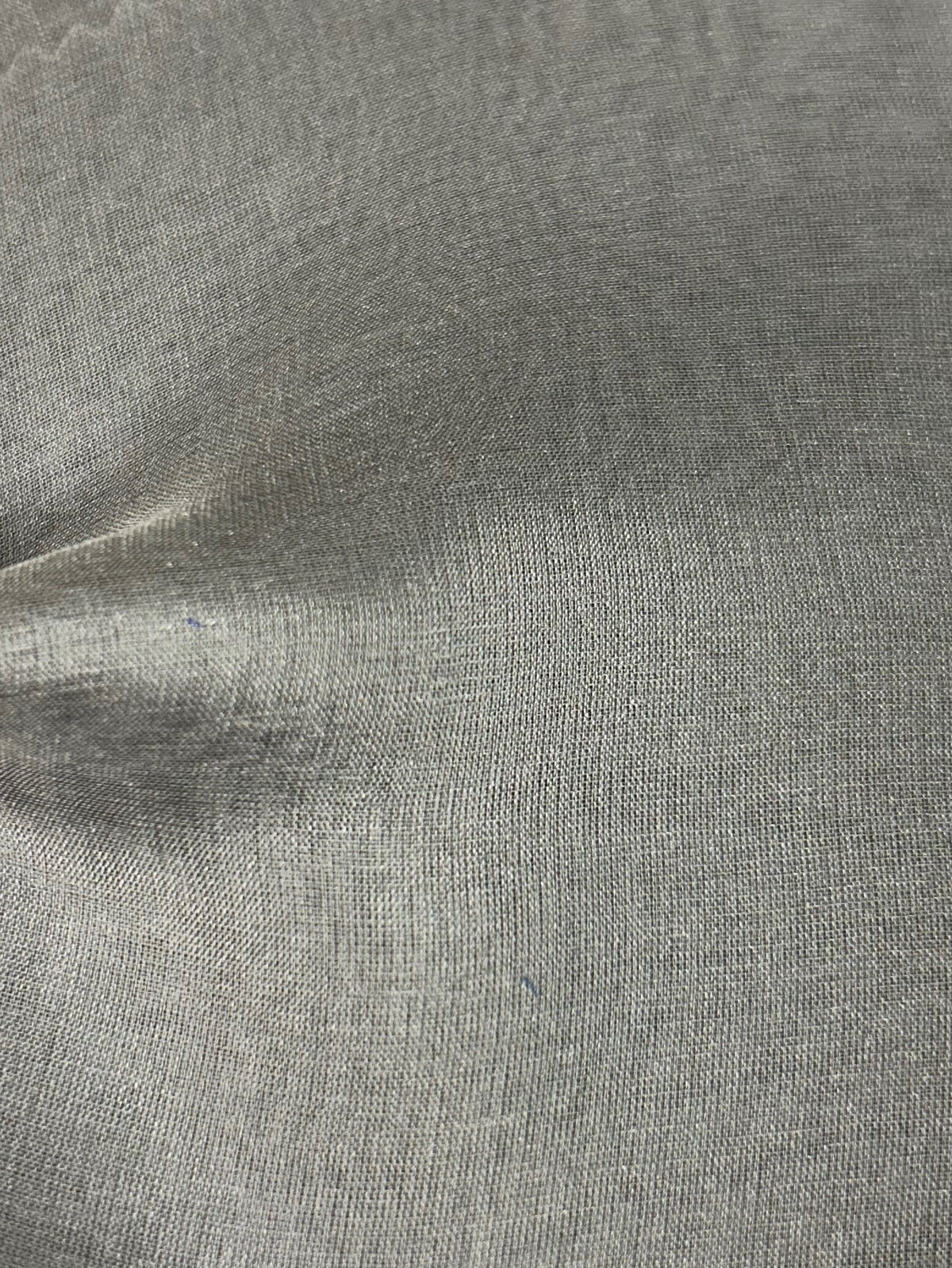 Metallgrauer Seidenchiffon – Tempest