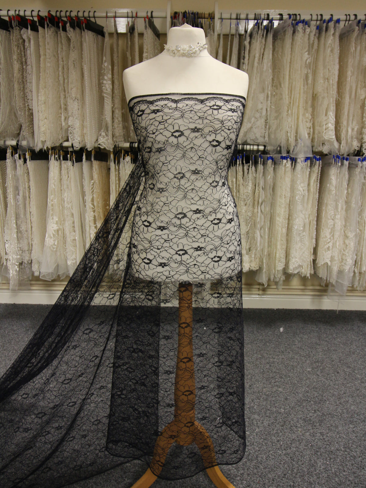 Marineblaue Kordelspitze – Leanne