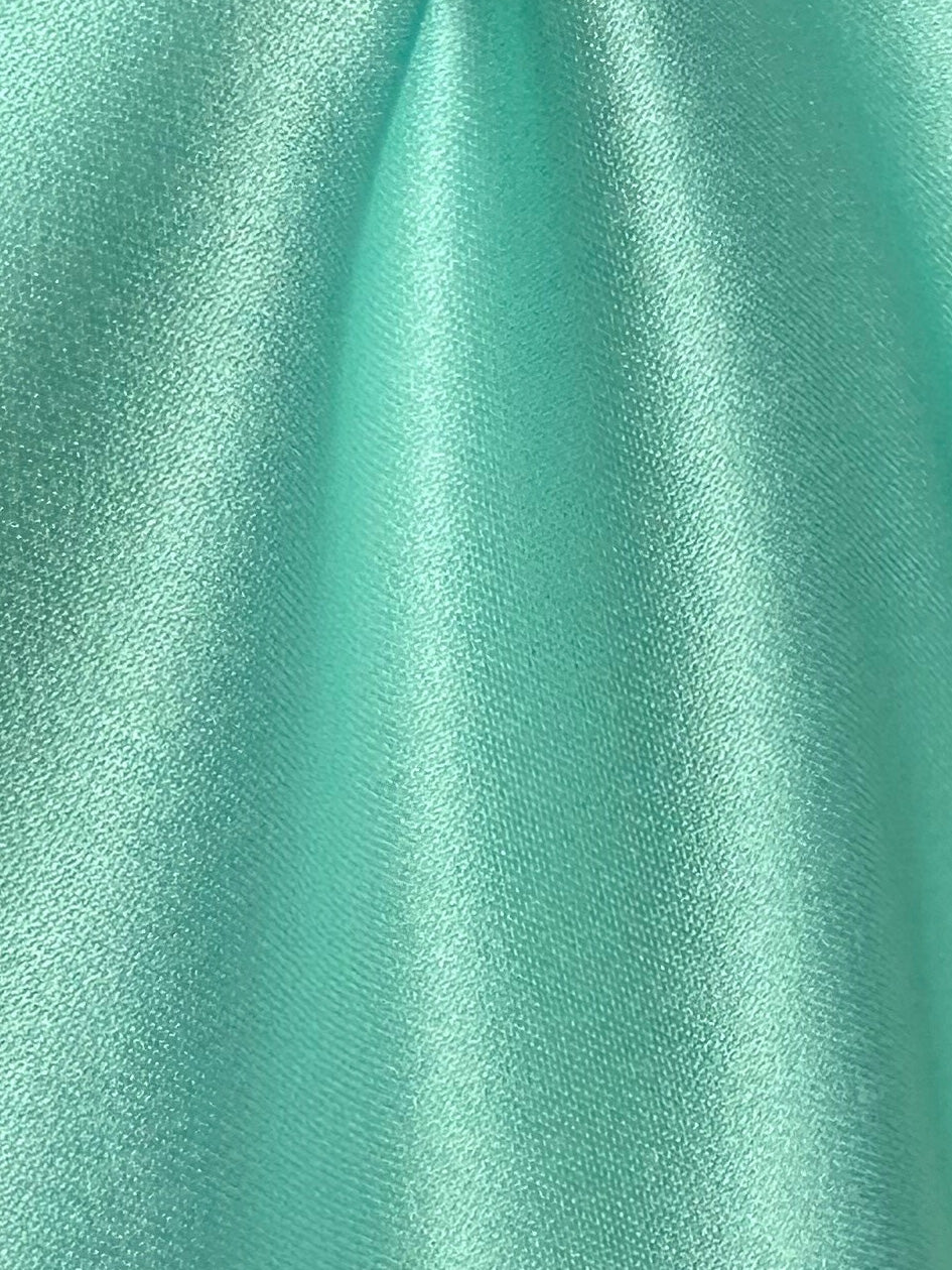 Mintgrüner Polyestersatin – Classique