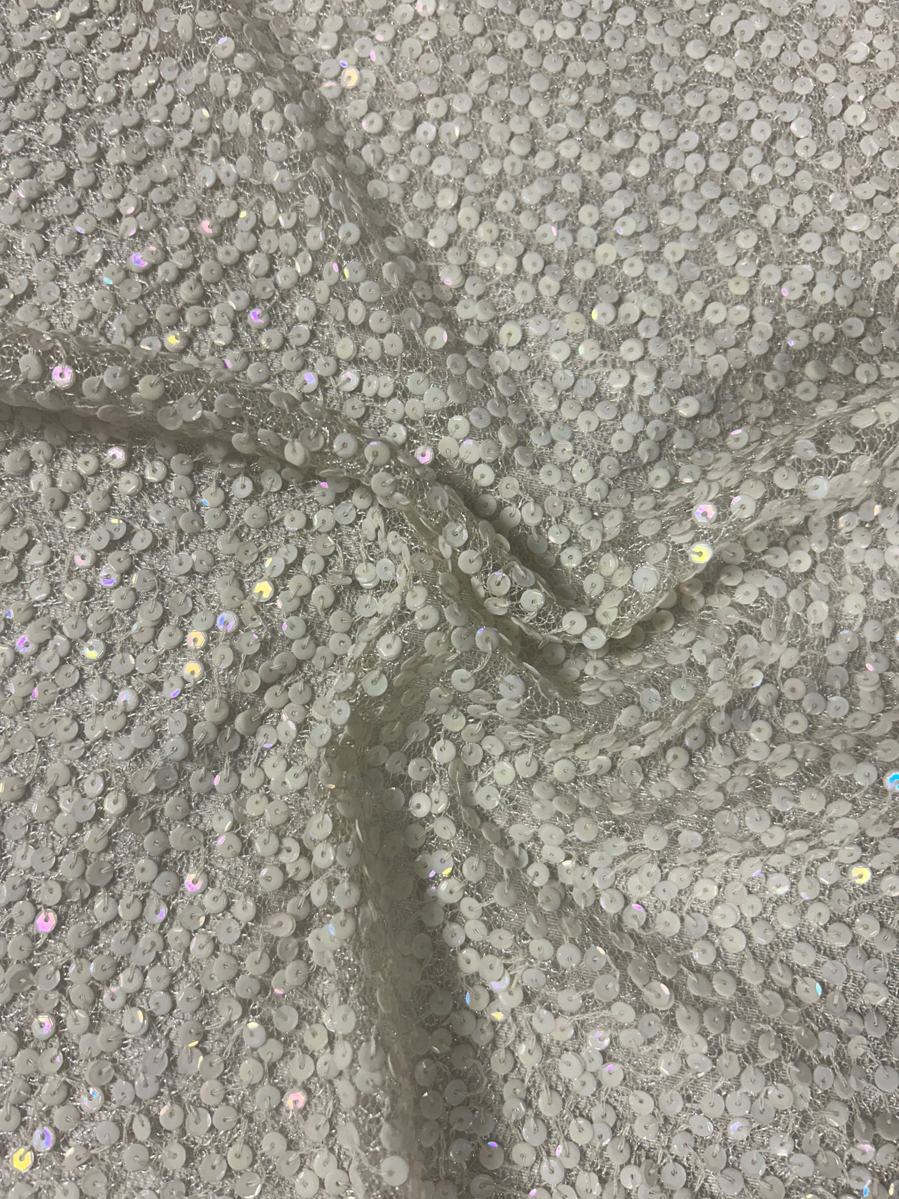 Schillernde Elfenbein-Couture-Stickerei – Mondstaub