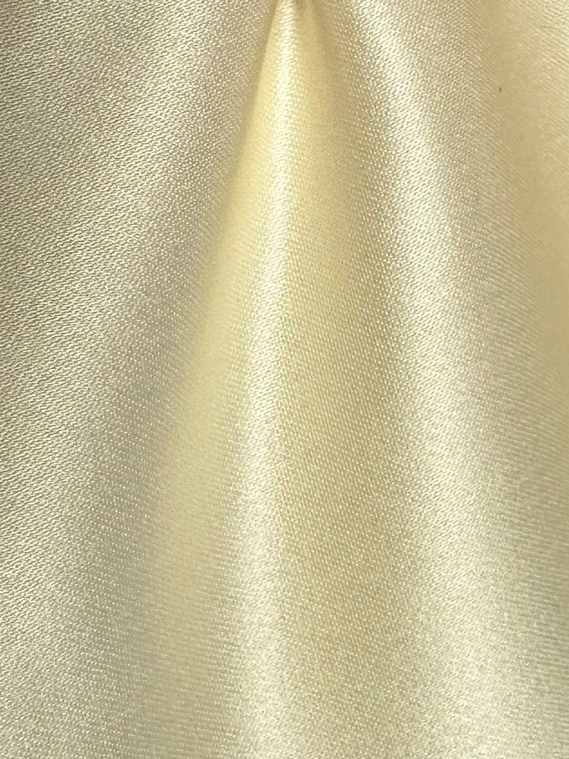 Senfgelber Polyestersatin – Classique