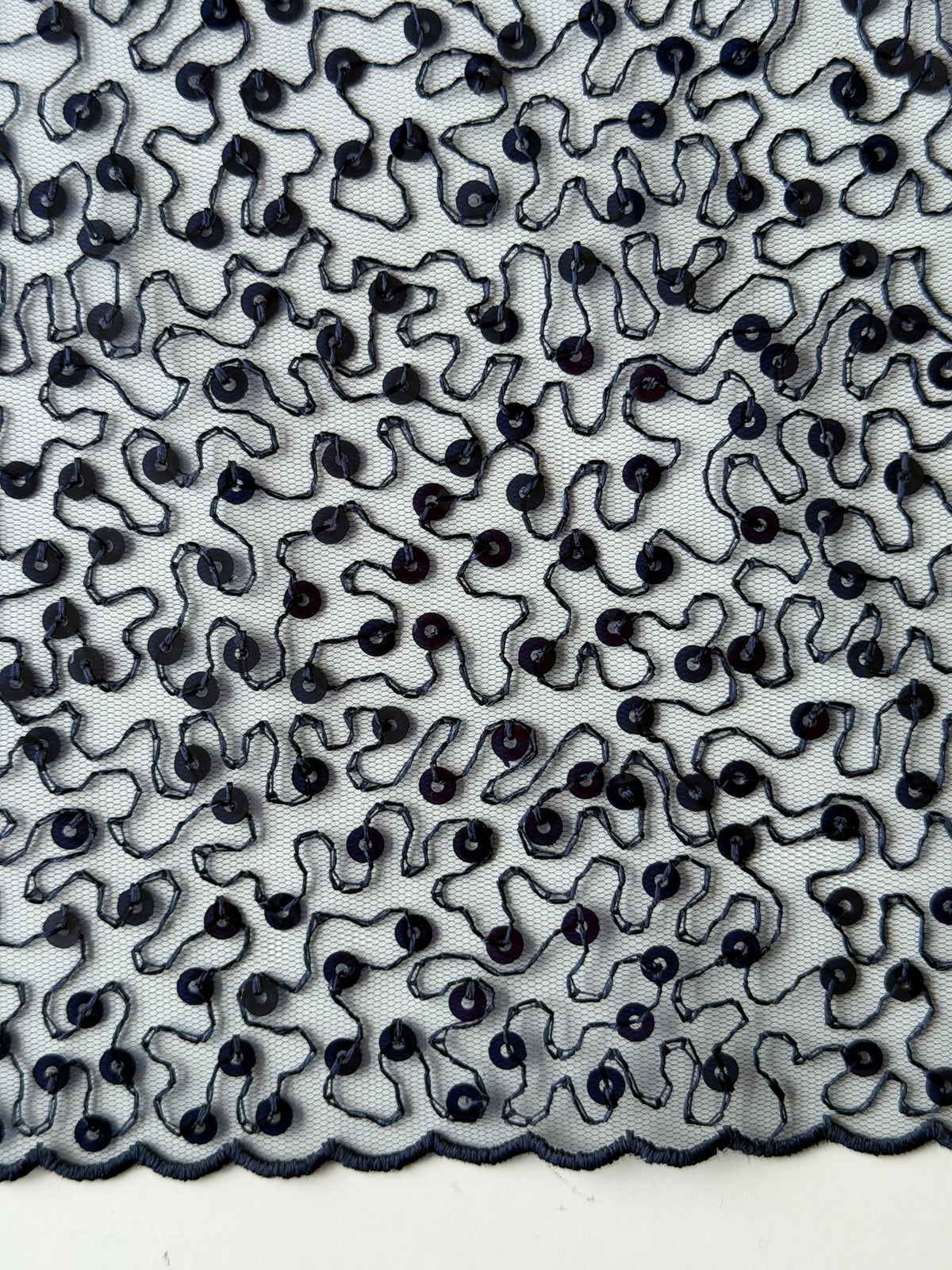 Marineblauer, bestickter Paillettentüll – EB3001