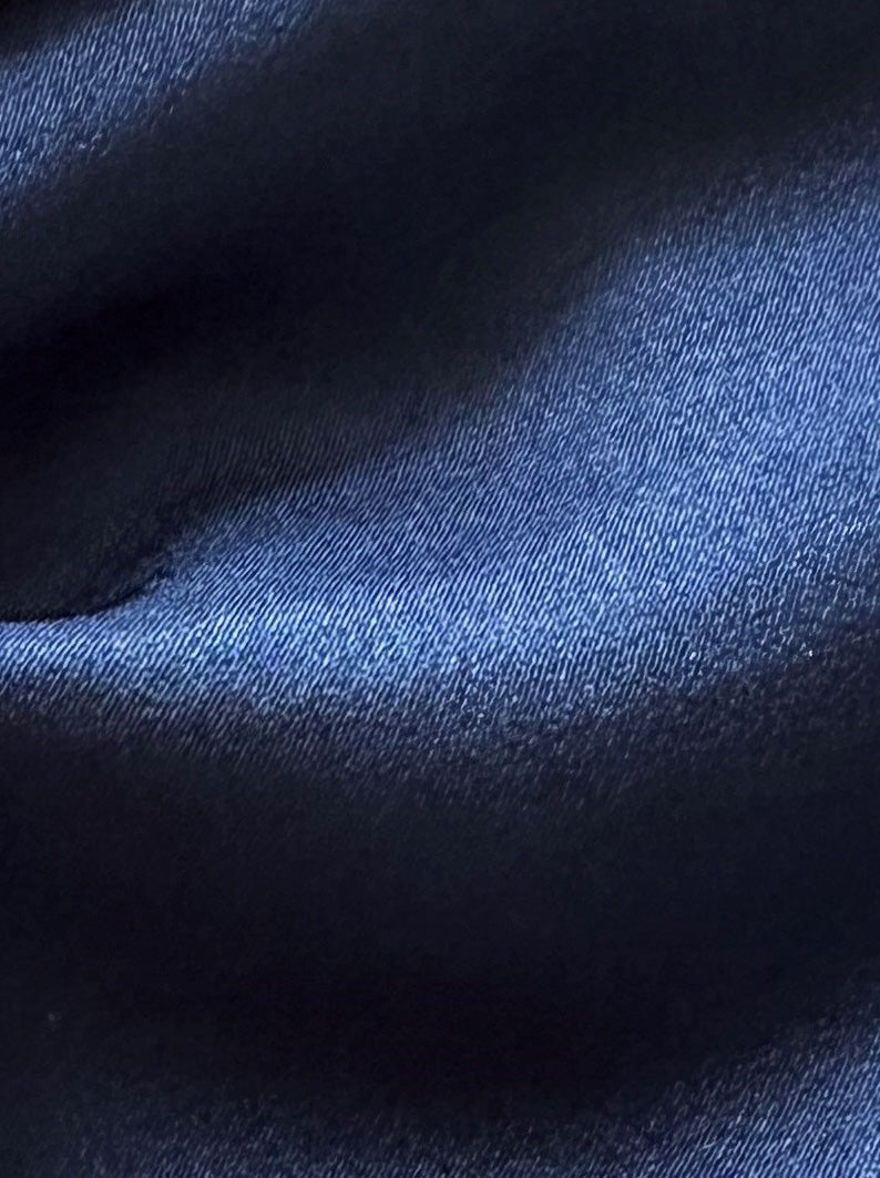 Marineblauer Polyestersatin – Japan