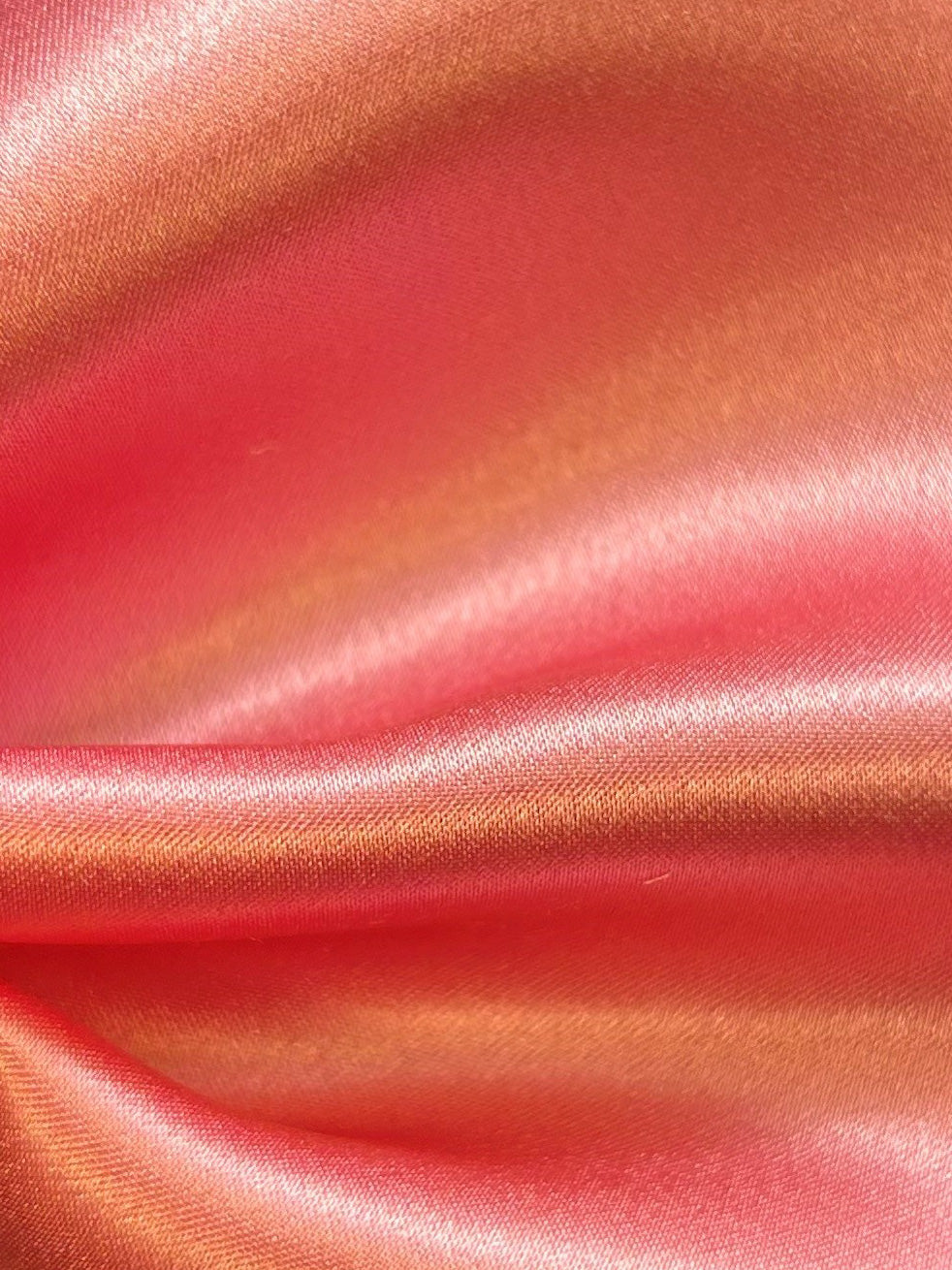 Neuer rosa Seidensatin – Magnifique