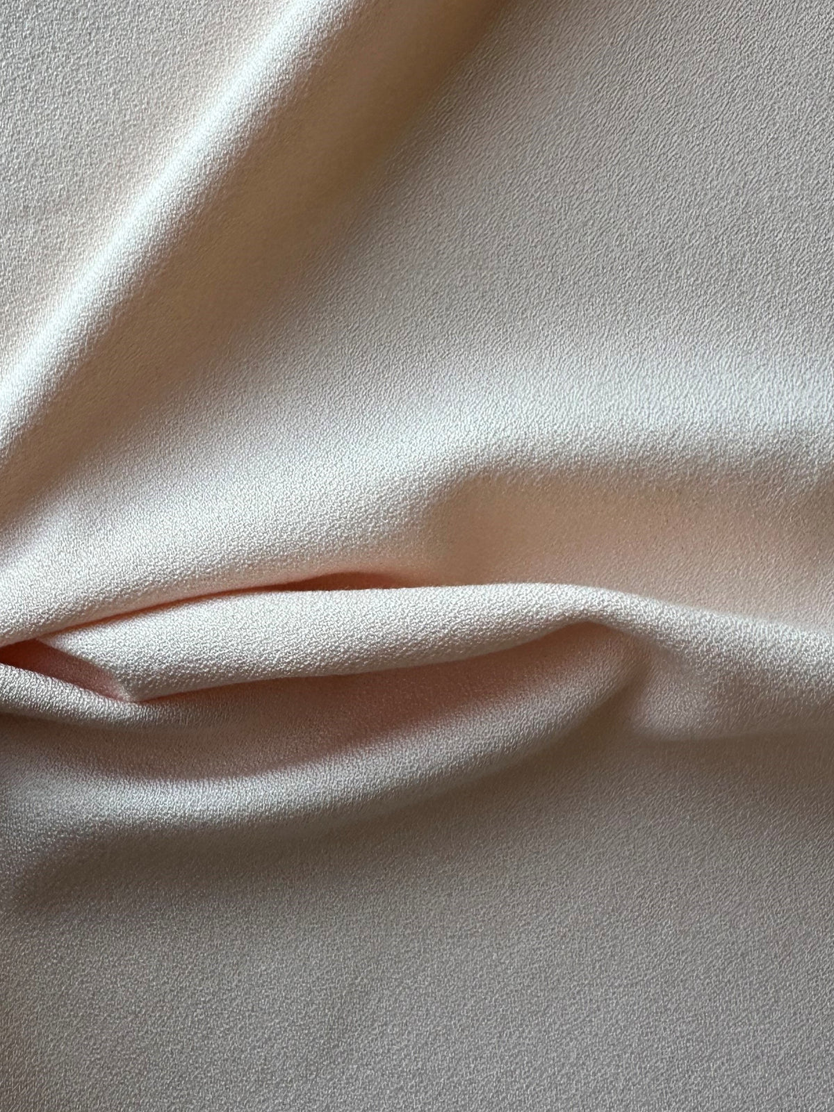 Hautfarbener Stretch-Crêpe aus Viskosemischung – Rainmaker