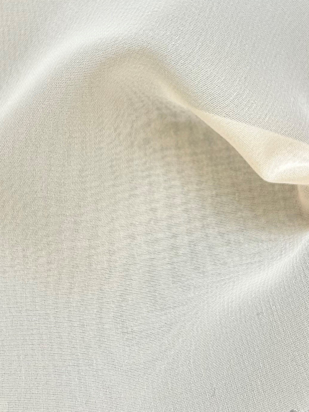 Hautfarbener Polyester-Georgette - Silhouette