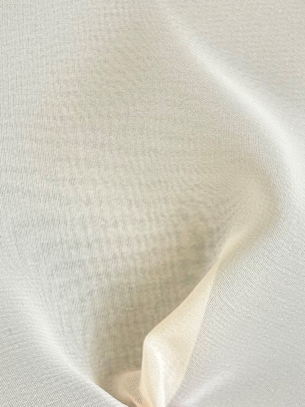 Hautfarbener Polyester-Georgette - Silhouette