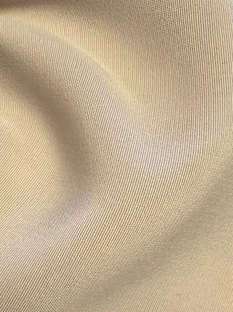 Leichter, hautfarbener Polyester-Satin – Jamaika